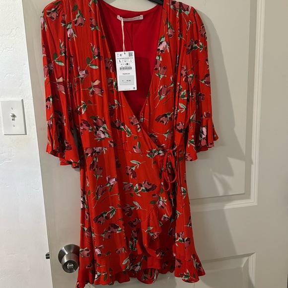 NWT Zara Trafaluc collection Red floral romper with tie. - Picture 4 of 4